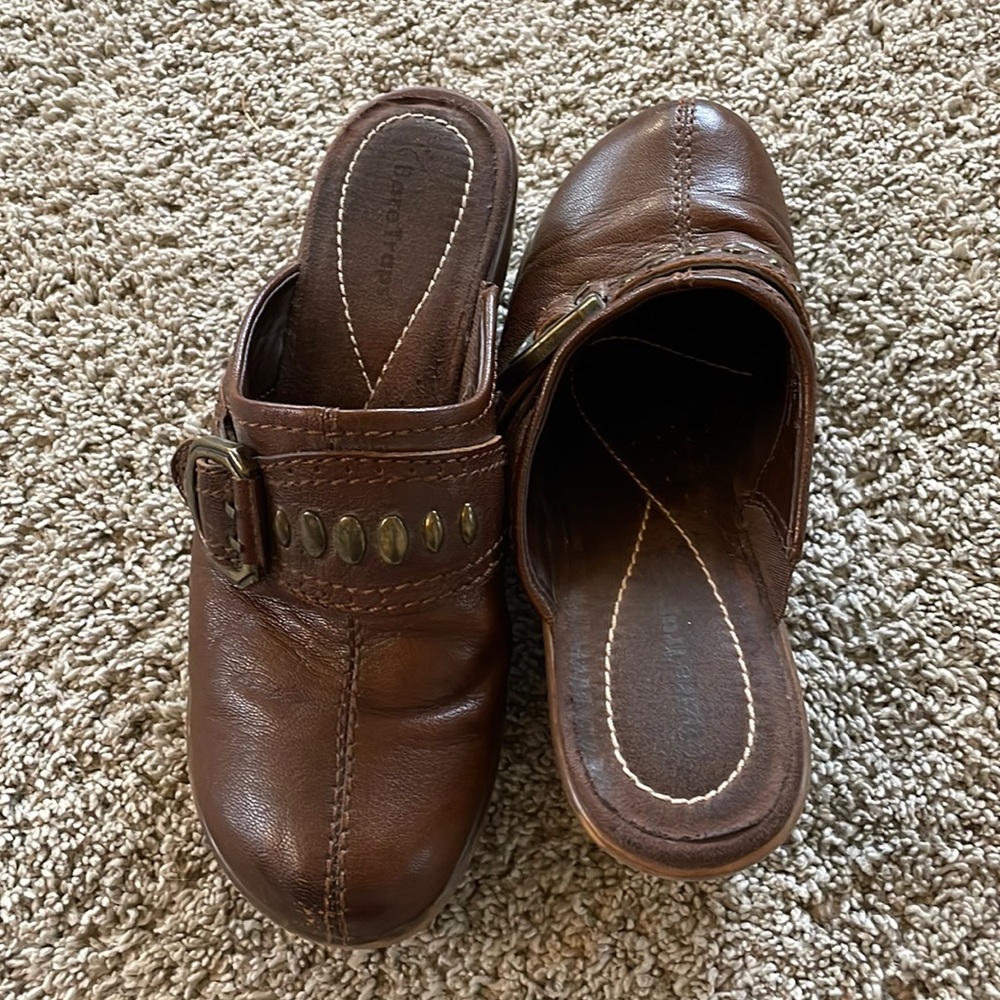 Bare Traps Womens clogs size 7.5